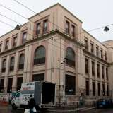 Dall�altra parte del quartiere, nei pressi del Tribunale, sorge il plesso Principessa di Piemonte di via Bovio, al cui interno studiano alunni delle scuole dell�Infanzia, Primaria e Secondaria di primo grado. L�edificio, pensato per accogliere i figli della classe operaia molto concentrata nel quartiere, fu completato nel 1931. Riprende il sistema a triplo corpo e si distribuisce su tre piani tracciati da cornici marcapiano intersecate da paraste per due livelli